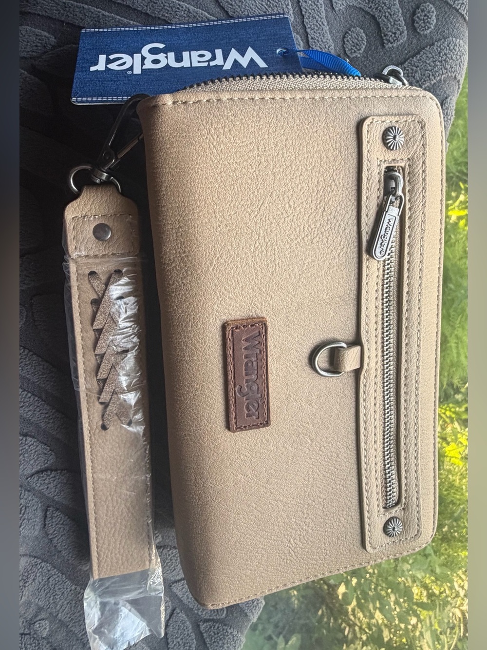 Wrangler Beige/Tan Men’s Belt Bag with Front Zip Pocket